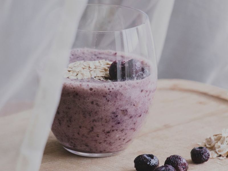 Blueberry oat breakfast smoothie