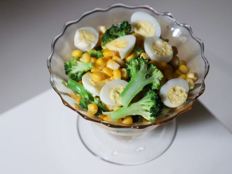 Broccoli “trees” crunch salad
