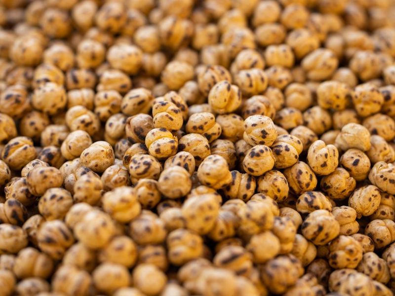 Crispy roasted chickpeas