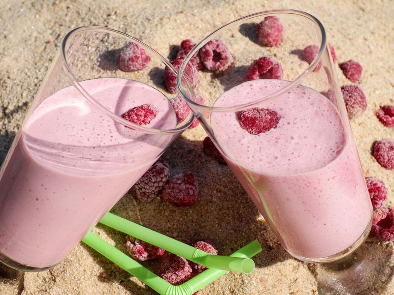 Raspberry oat smoothie