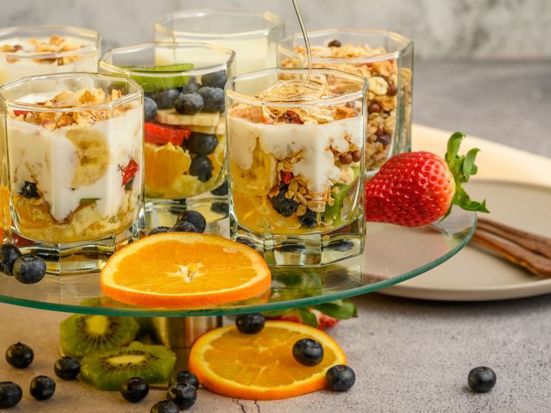 Crunchy yogurt parfait